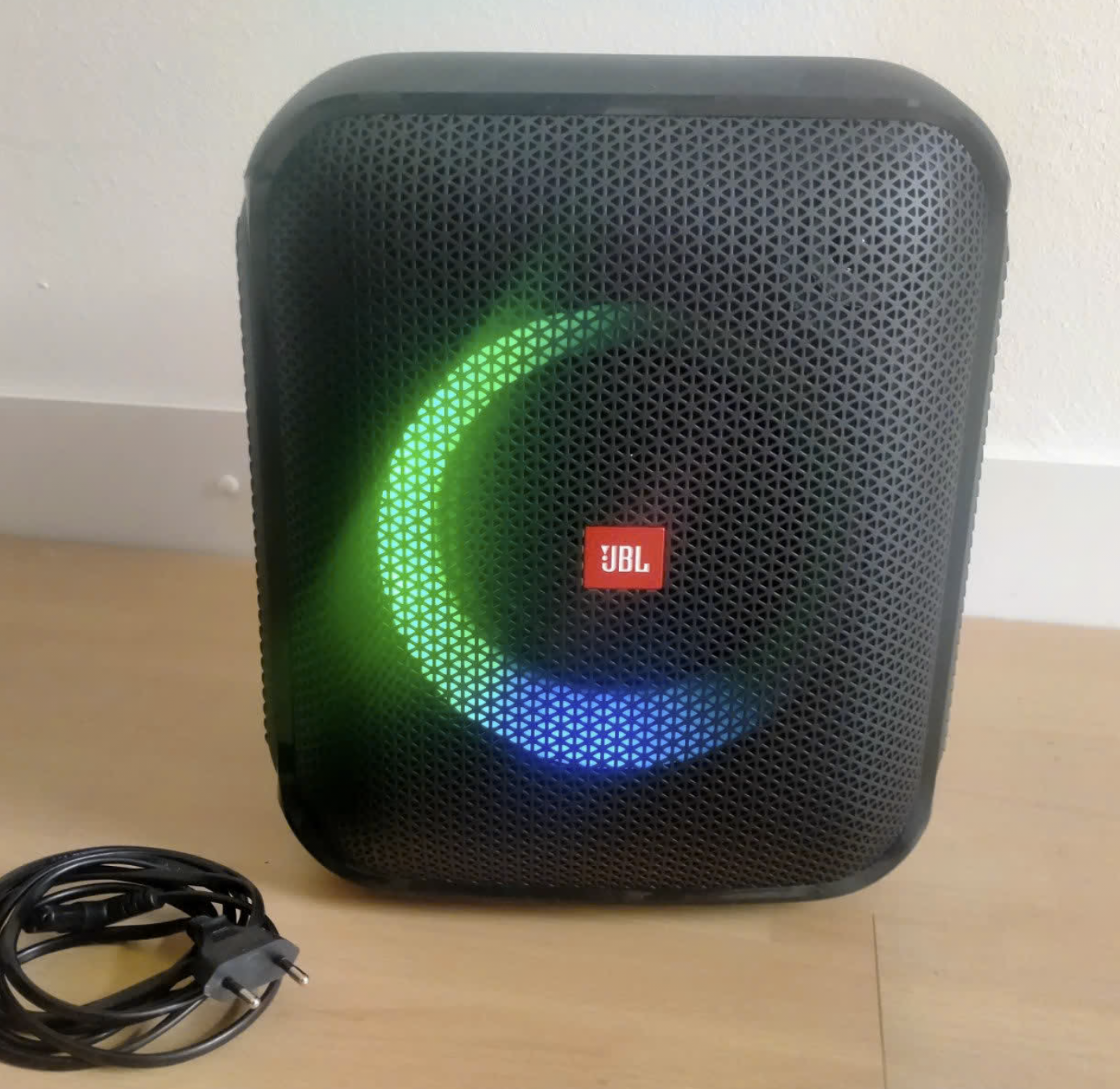 JBL Essential Encore speaker